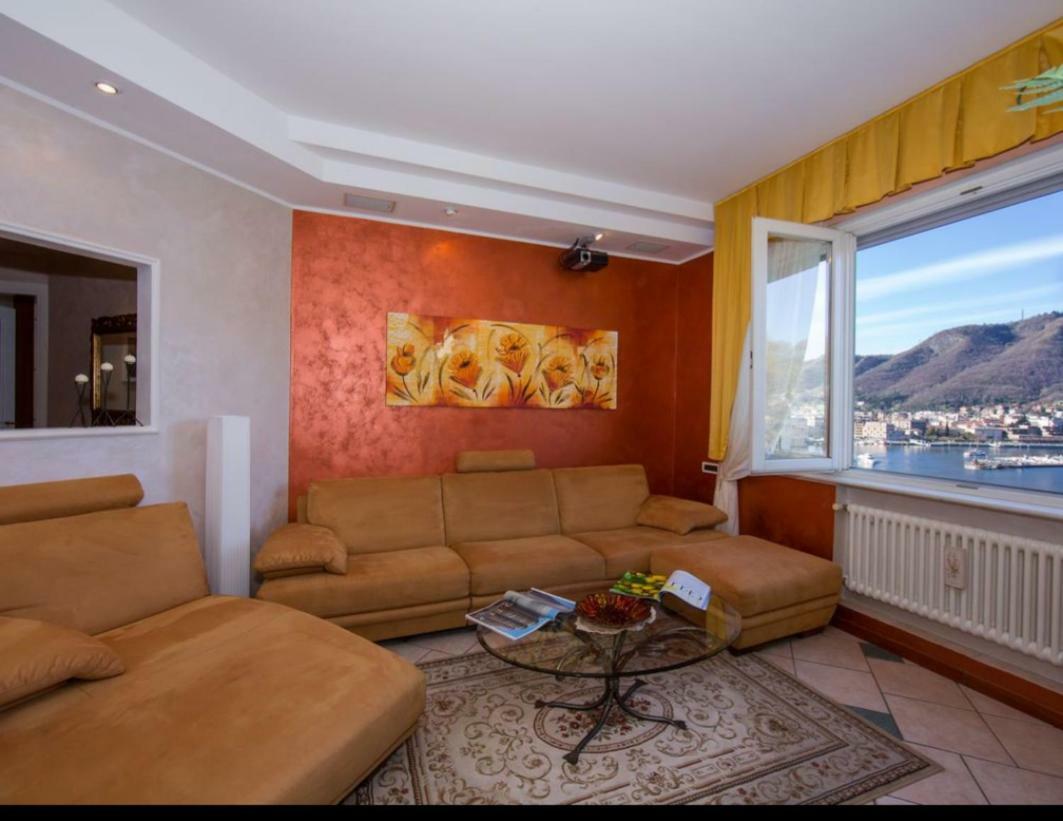 Lo Specchio Sul Lago - The House Of Travelers كومو المظهر الخارجي الصورة
