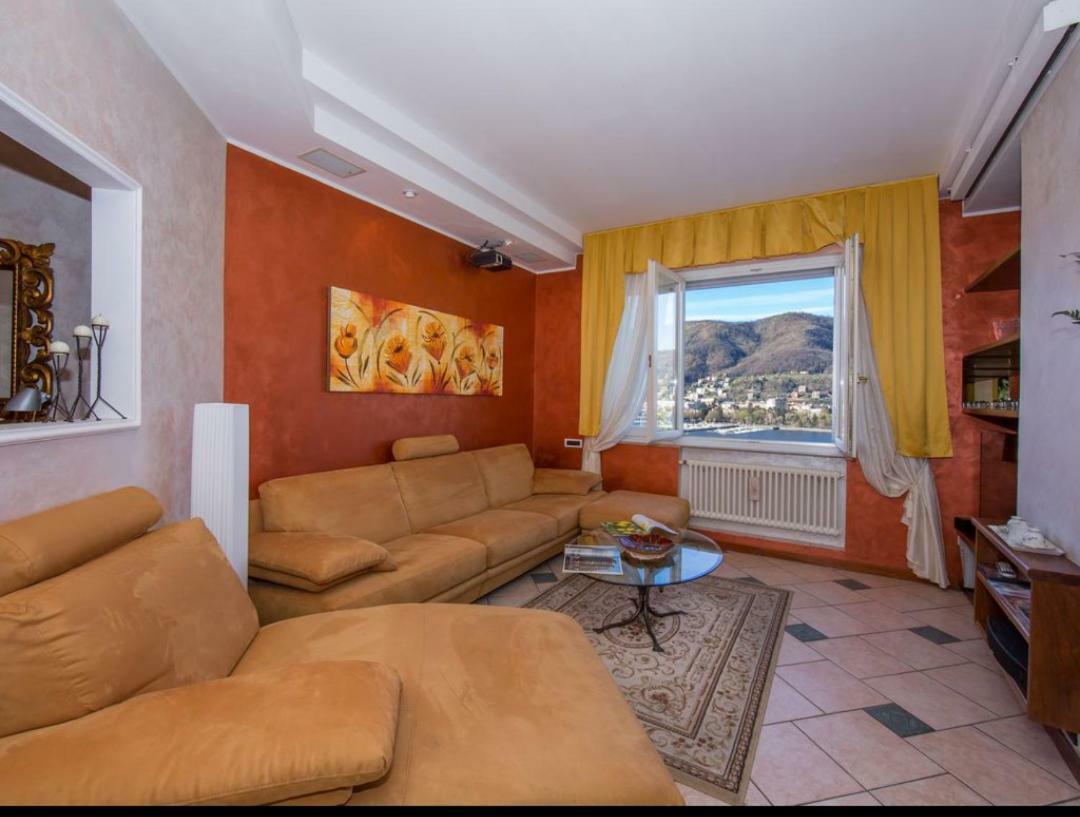 Lo Specchio Sul Lago - The House Of Travelers كومو المظهر الخارجي الصورة