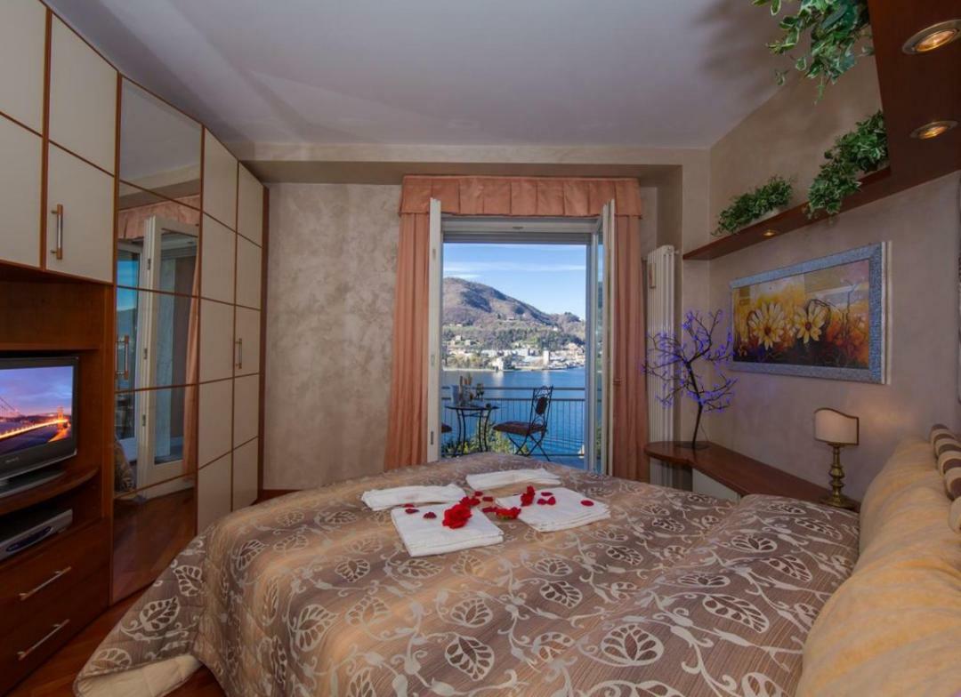 Lo Specchio Sul Lago - The House Of Travelers كومو المظهر الخارجي الصورة
